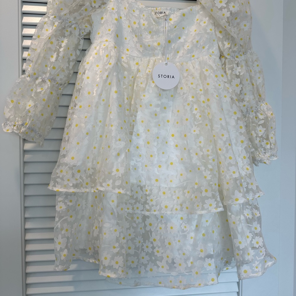 NWT Storia dress. Size S. Daisy pattern white flowers with yellow centers. - Picture 6 of 6